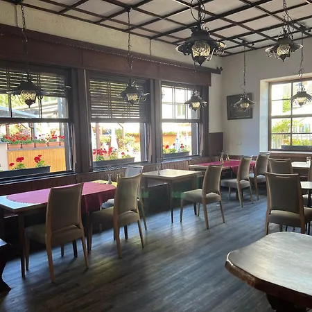 Zum Feti Und Restaurant Ruedesheim am Rhein