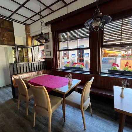 Zum Feti Und Restaurant Ruedesheim am Rhein