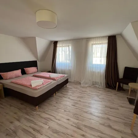 Zum Feti Und Restaurant Bed & Breakfast *